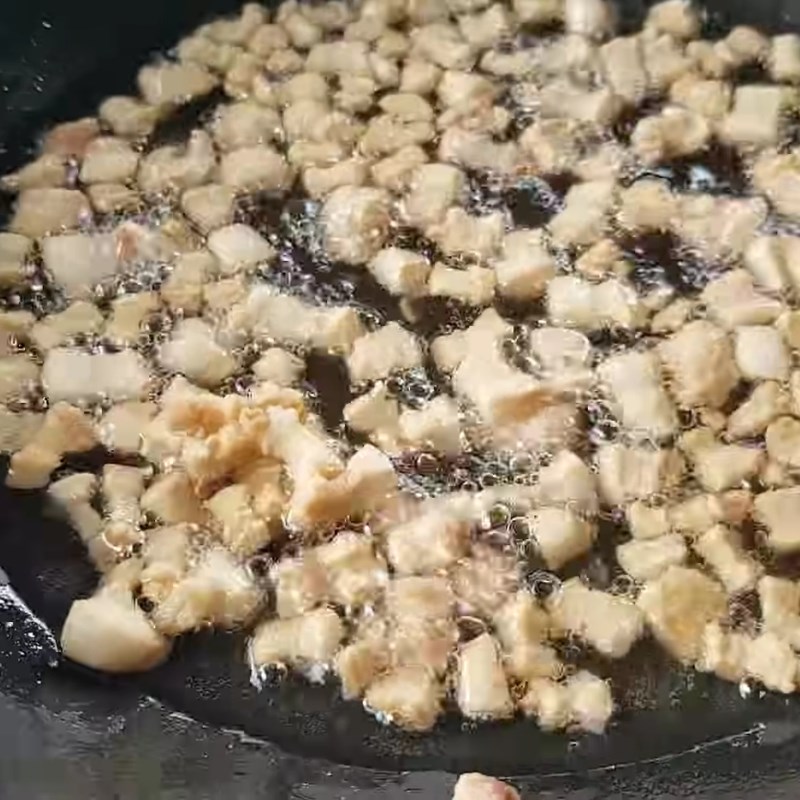 Bước 4 Thắng tóp mỡ, xào gạch cua, cà chua, nấm Bánh canh cua đồng