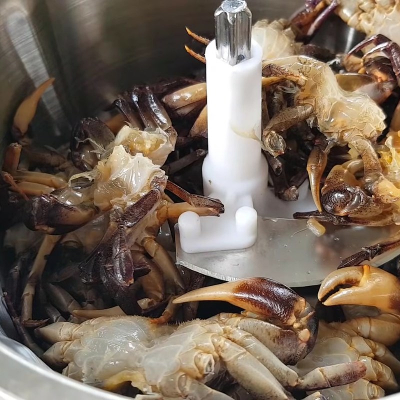 Bước 2 Xay và lọc cua lấy riêu Bánh canh cua đồng