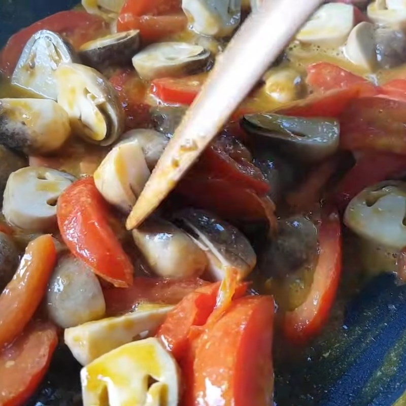 Bước 4 Thắng tóp mỡ, xào gạch cua, cà chua, nấm Bánh canh cua đồng