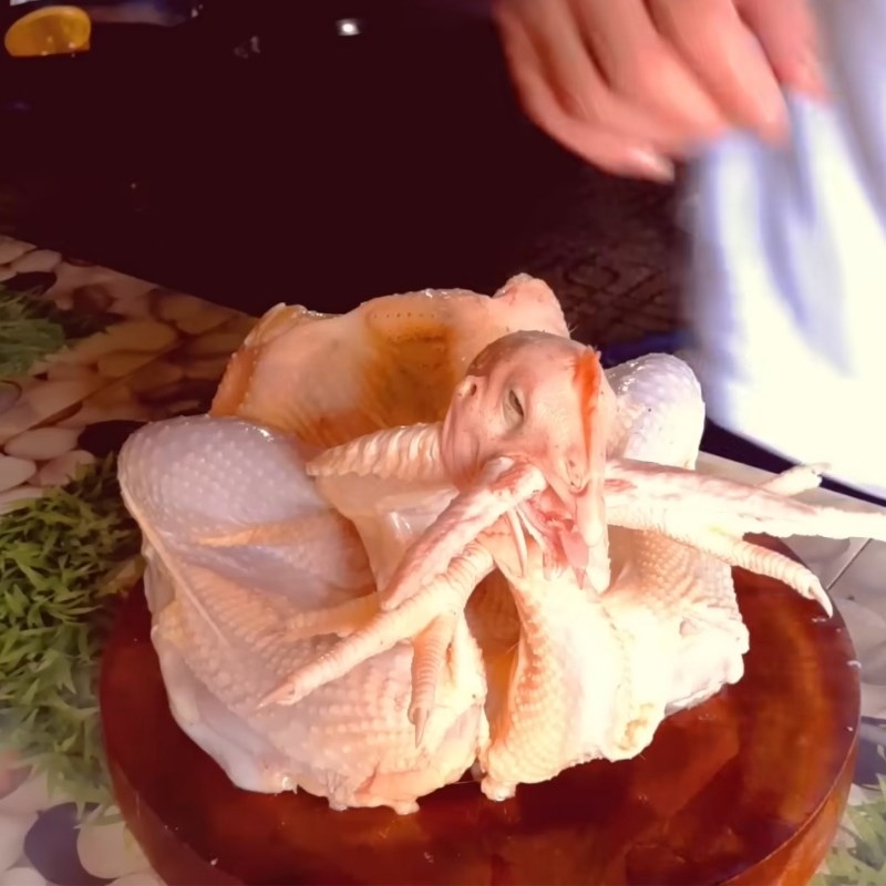 Bước 4 Biến tấu gà cúng cánh phượng phức tạp Tạo dáng gà cúng