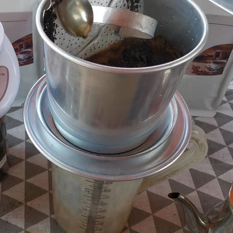 Bước 2 Ủ cà phê Cà phê phin