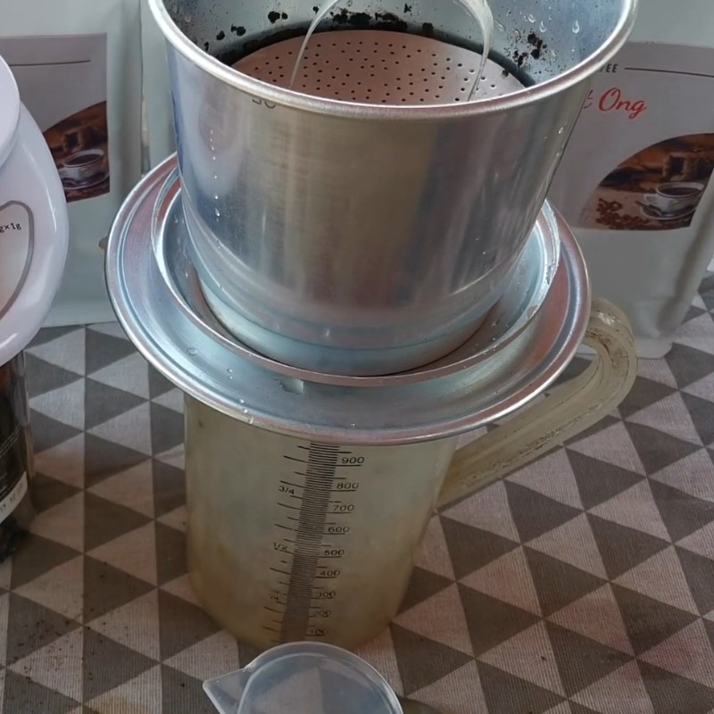Bước 2 Ủ cà phê Cà phê phin