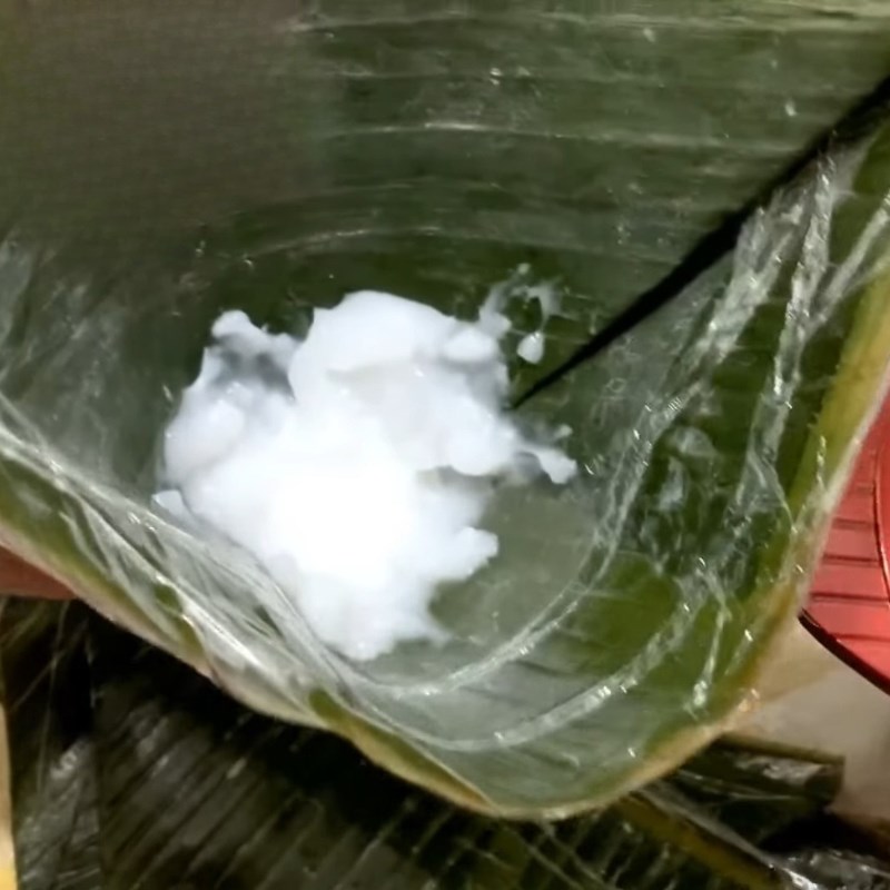 Bước 4 Cách gói bánh giò chuẩn Hà Nội Bánh giò Hà Nội