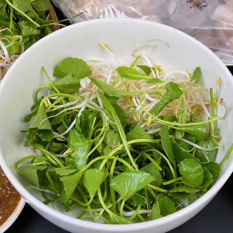 Bước 7 Cắt thái lòng bò và bày trí thành phẩm cháo lòng bò