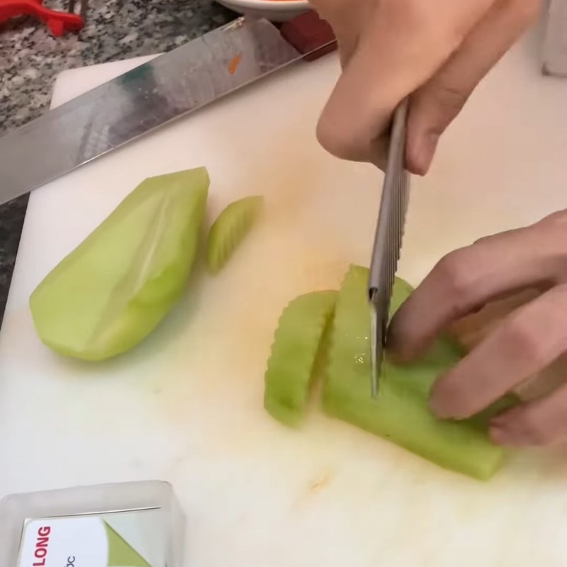 Bước 2 Cắt tỉa rau củ luộc thập cẩm đẹp mắt Rau củ luộc