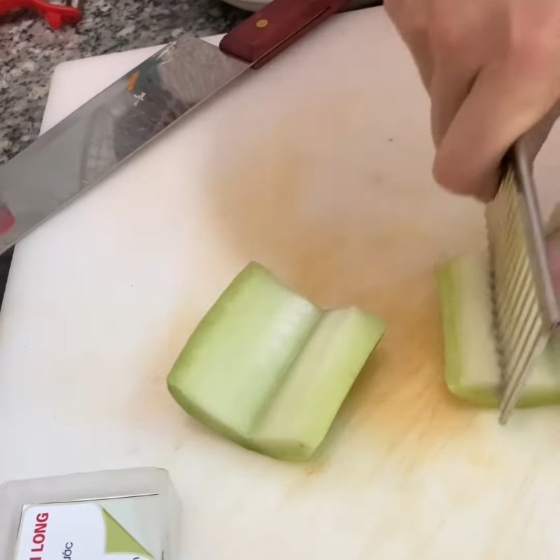 Bước 2 Cắt tỉa rau củ luộc thập cẩm đẹp mắt Rau củ luộc