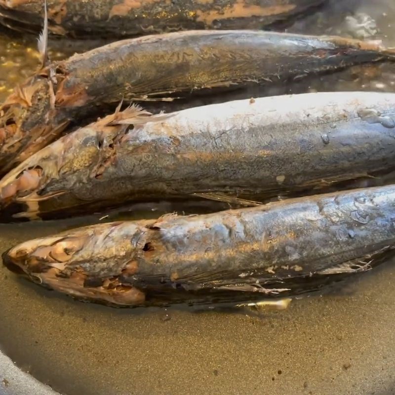 Bước 3 Chiên cá hấp giòn rụm cá hấp chiên