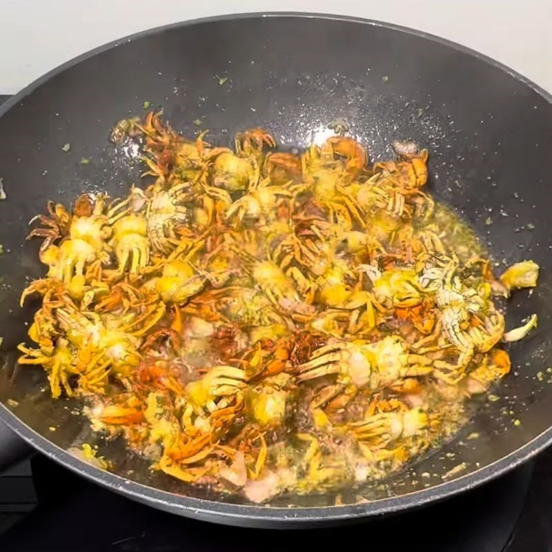 Bước 4 Chiên cua giòn rụm cua rang lá lốt