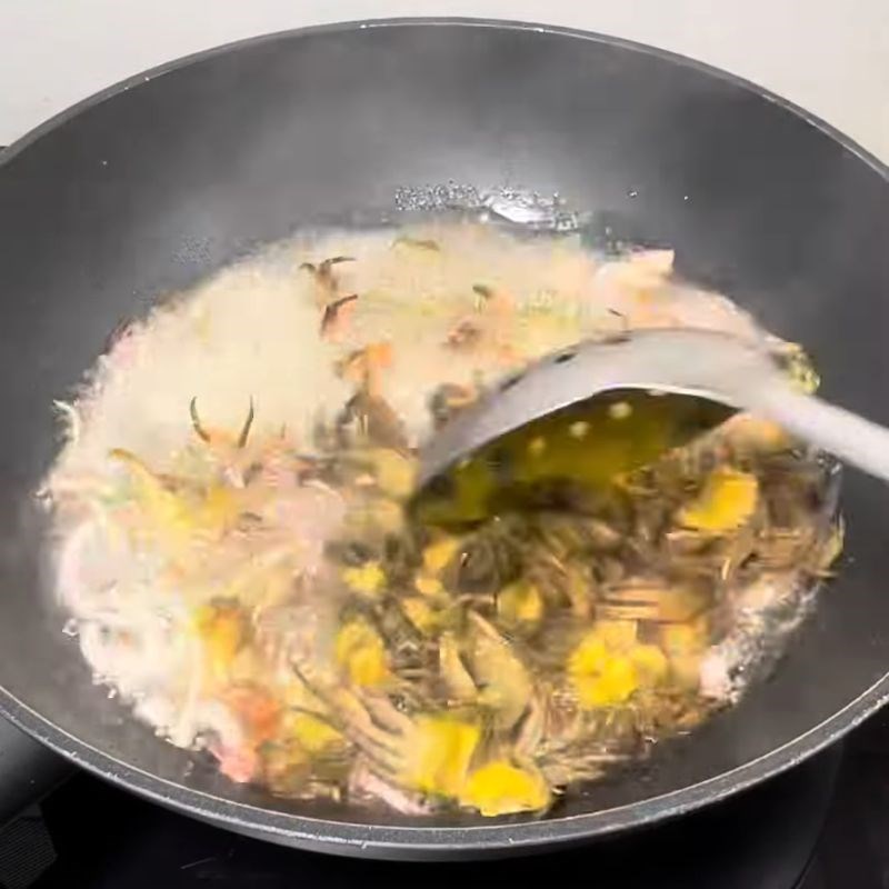 Bước 4 Chiên cua giòn rụm cua rang lá lốt