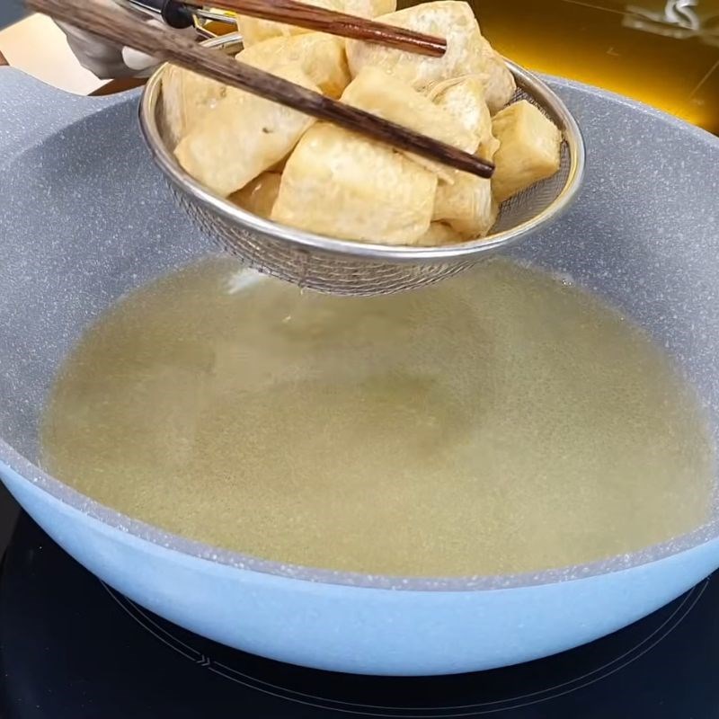Bước 6 Chiên đậu hũ vàng giòn Lẩu riêu cua thập cẩm