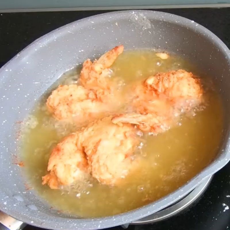 Bước 4 Chiên gà vàng giòn Gà rán