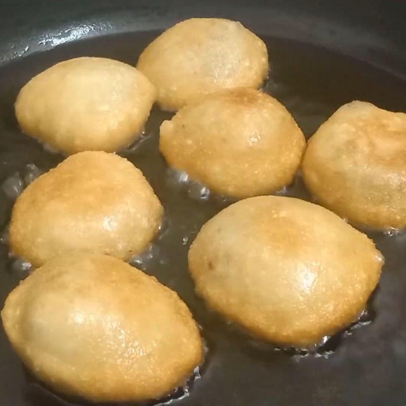 Bước 5 Chiên rán bánh vàng giòn Bánh rán ngọt bằng bột nếp