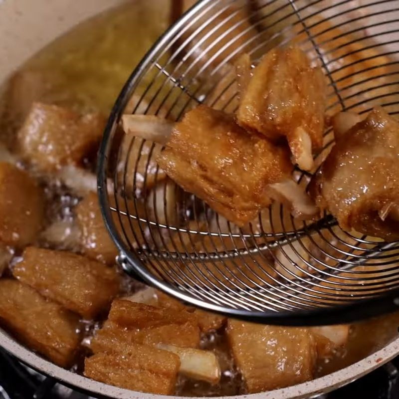 Bước 3 Chiên sườn non chay sườn non chay rim nước tương