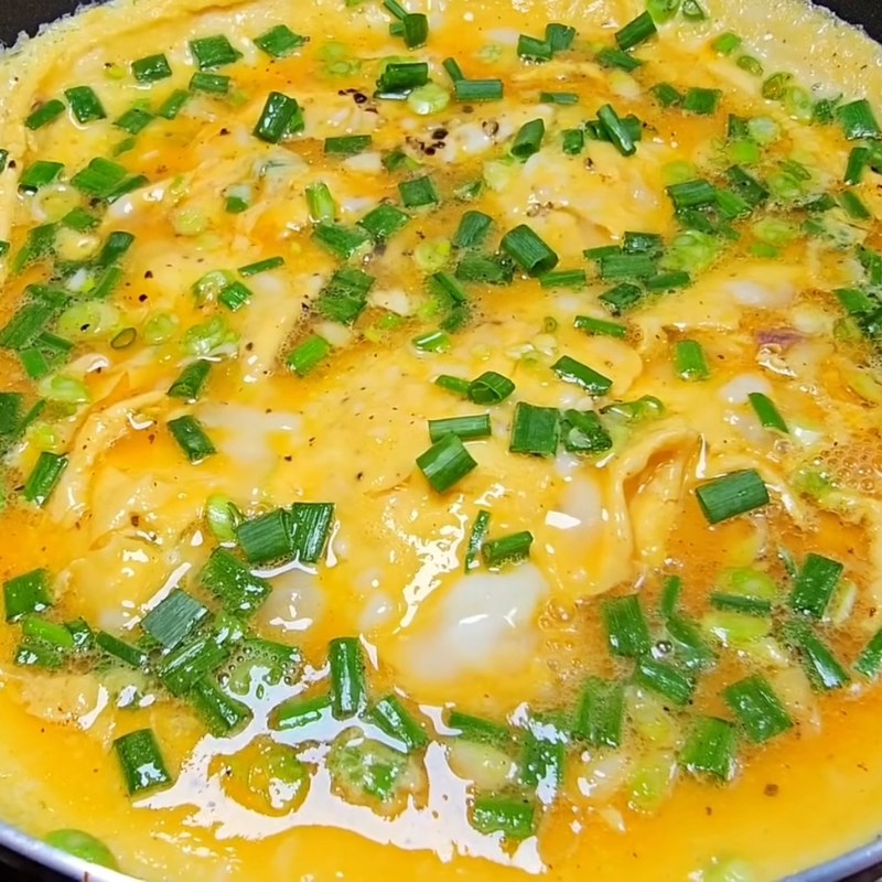 Bước 3 Chiên trứng vịt vàng ươm Trứng vịt chiên