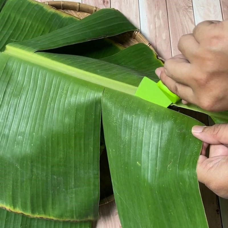 Bước 1 Chuẩn bị bánh tráng và lá chuối Bánh tráng lá chuối