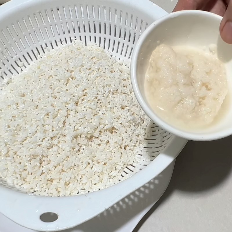 Bước 1 Chuẩn bị gạo và cơm rượu Bánh bò truyền thống