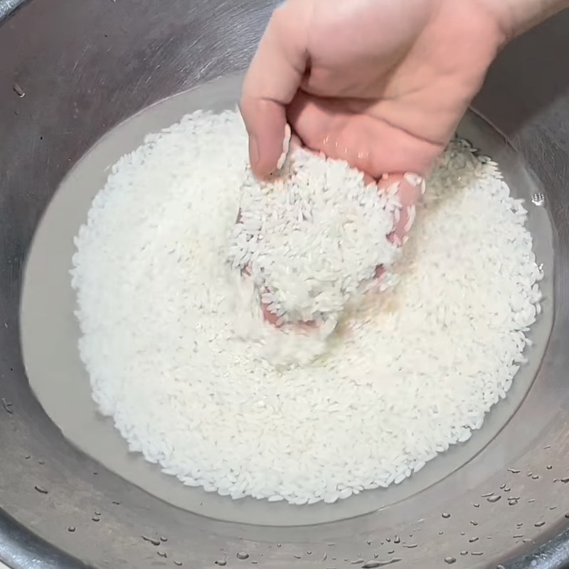 Bước 1 Chuẩn bị gạo và cơm rượu Bánh bò truyền thống
