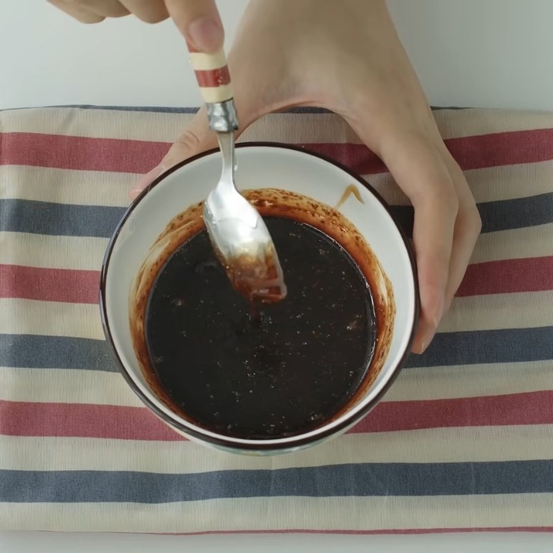 Bước 1 Chuẩn bị gia vị và ướp thịt xá xíu đậm đà Bánh xíu páo Nam Định