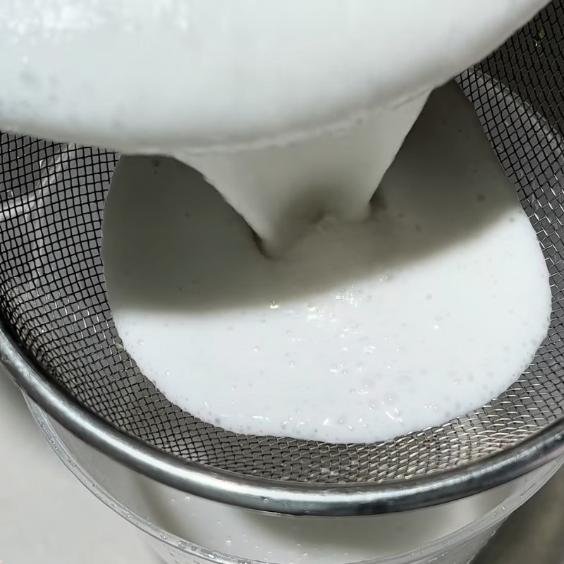 Bước 4 Chuẩn bị khuôn và lọc bột Bánh bò truyền thống