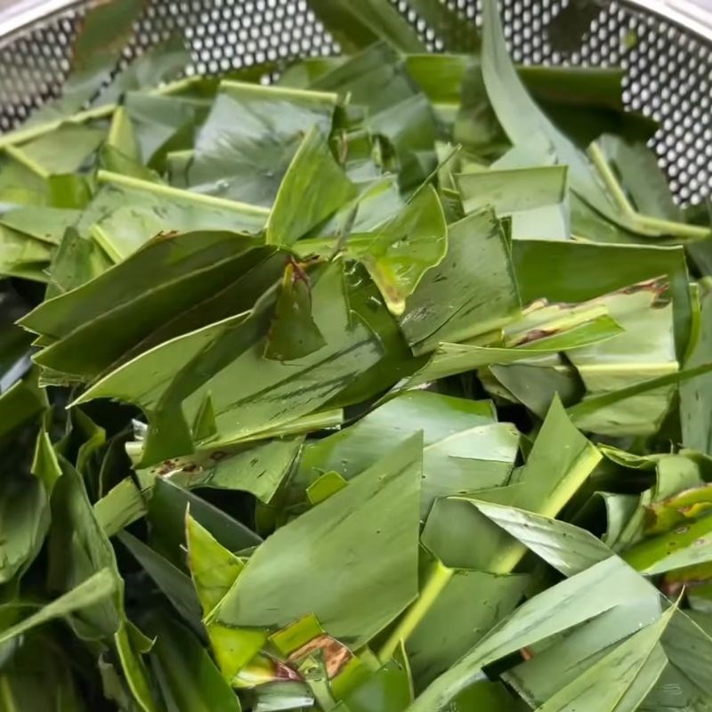 Bước 1 Chuẩn bị lá tạo màu tự nhiên cho bánh chưng bánh chưng xanh bằng lá riềng