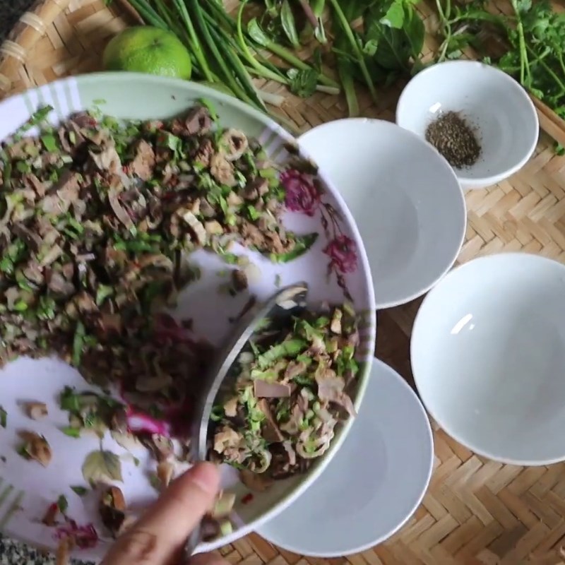 Bước 2 Chuẩn bị nhân tiết canh vịt thơm ngon Tiết canh vịt hãm bằng mì chính