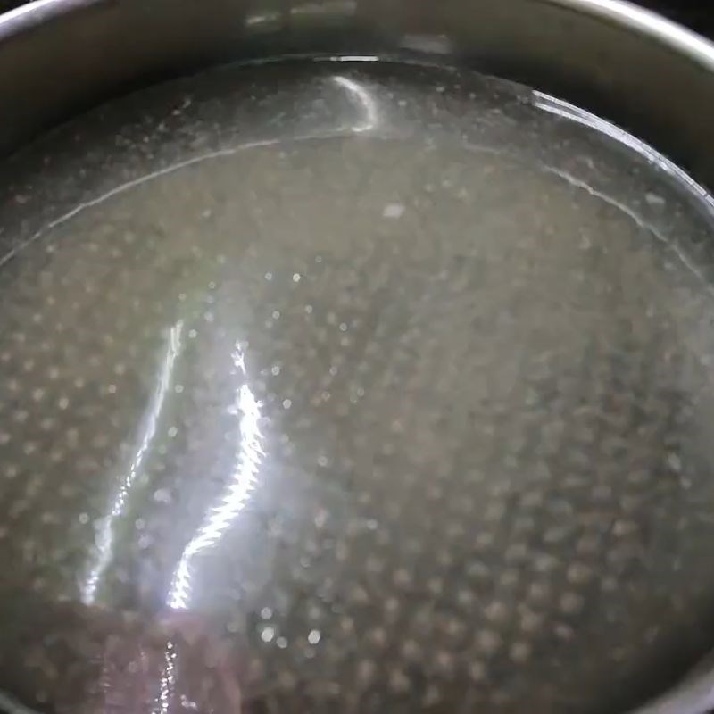 Bước 1 Chuẩn bị nước dùng và sơ chế nấm canh mọc nấm kim châm