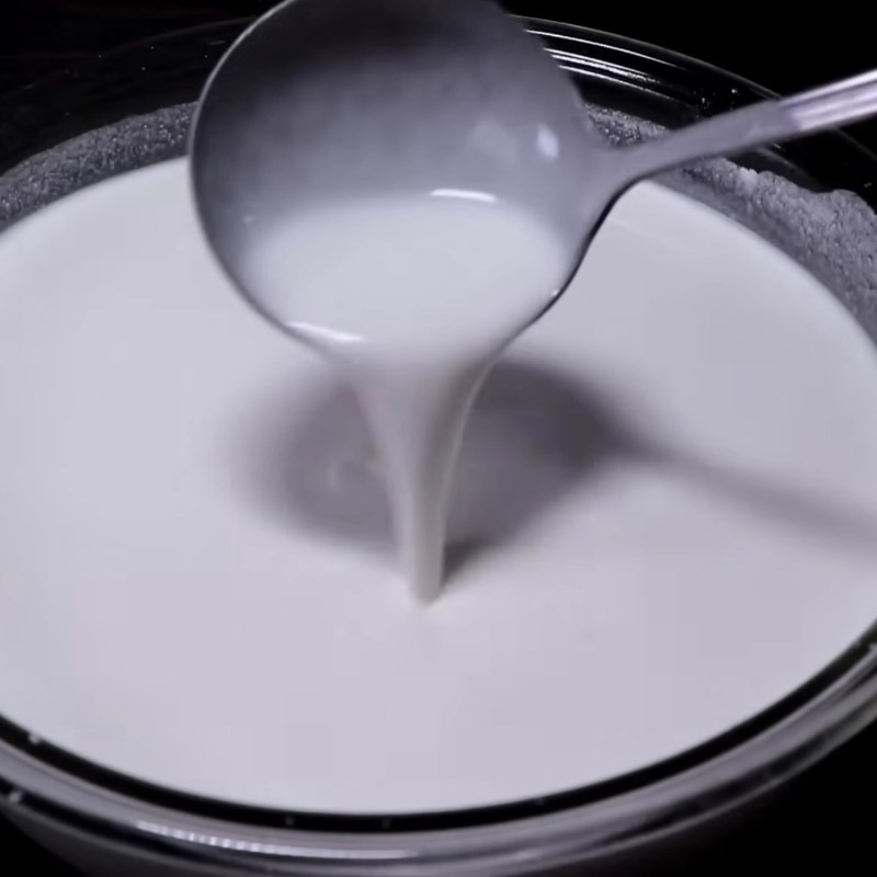 Bước 1 Trộn các loại bột Bột làm bánh cuốn