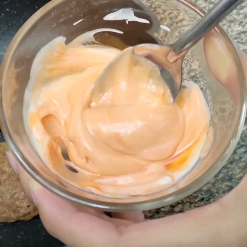 Bước 3 Chuẩn bị sốt mayonnaise và áp chảo vỏ bánh mì Bánh mì hamburger