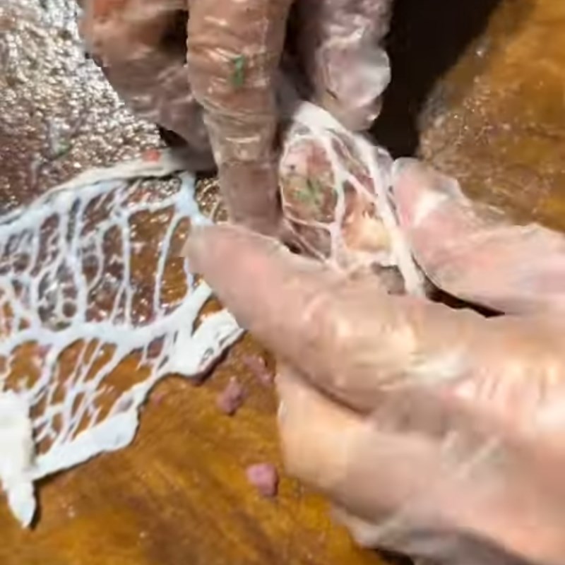 Bước 3 Cuốn bò lá lốt mỡ chài khéo léo Bò lá lốt mỡ chài