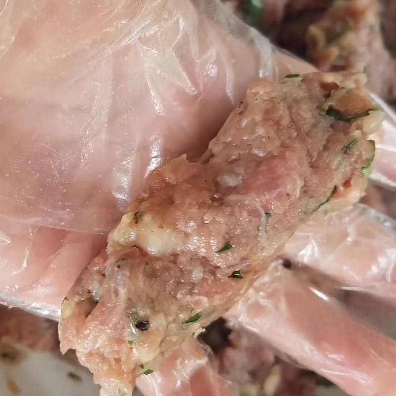 Bước 4 Cuốn chả lá lốt thịt bò đẹp mắt Chả bò lá lốt