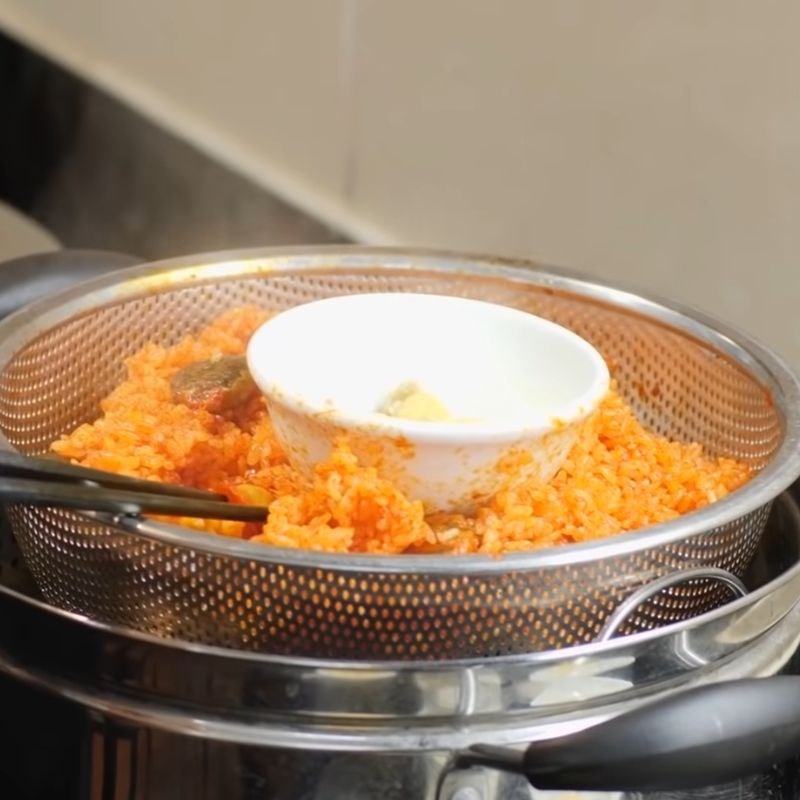 Bước 4 Đánh đều xôi và trộn gia vị xôi gấc miền Bắc