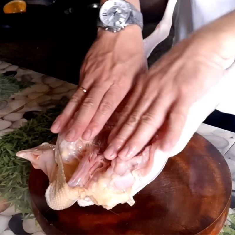 Bước 2 Định hình khung gà Tạo dáng gà cúng