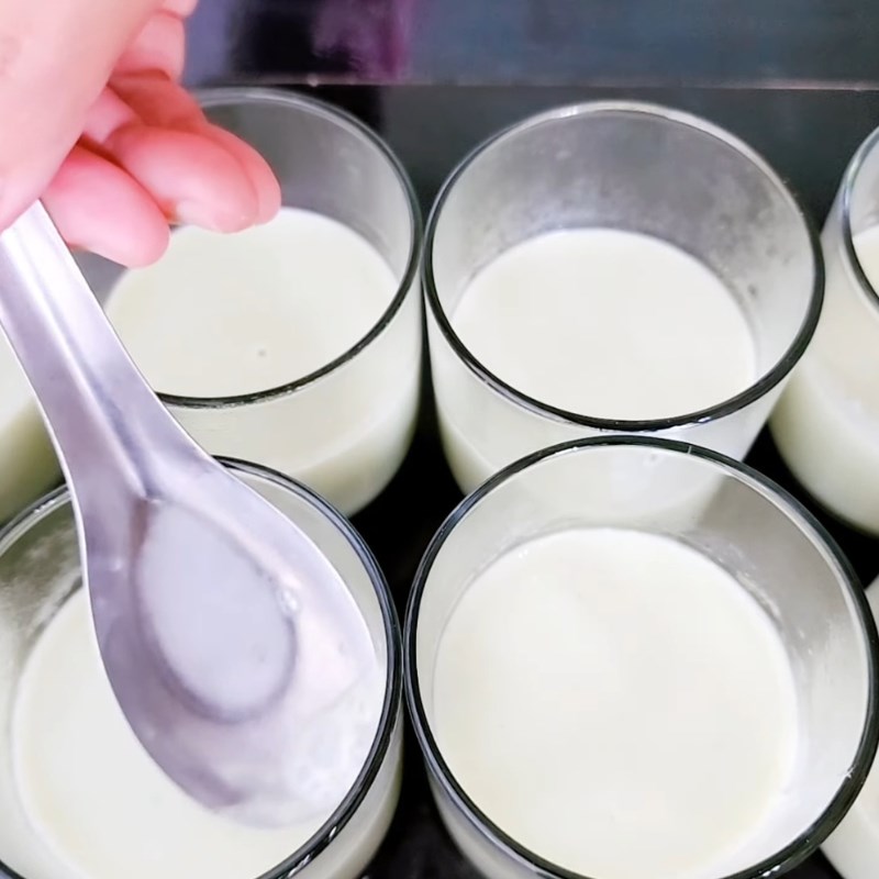 Bước 4 Đổ khuôn tàu hũ và làm lạnh Tàu hũ Singapore lá dứa