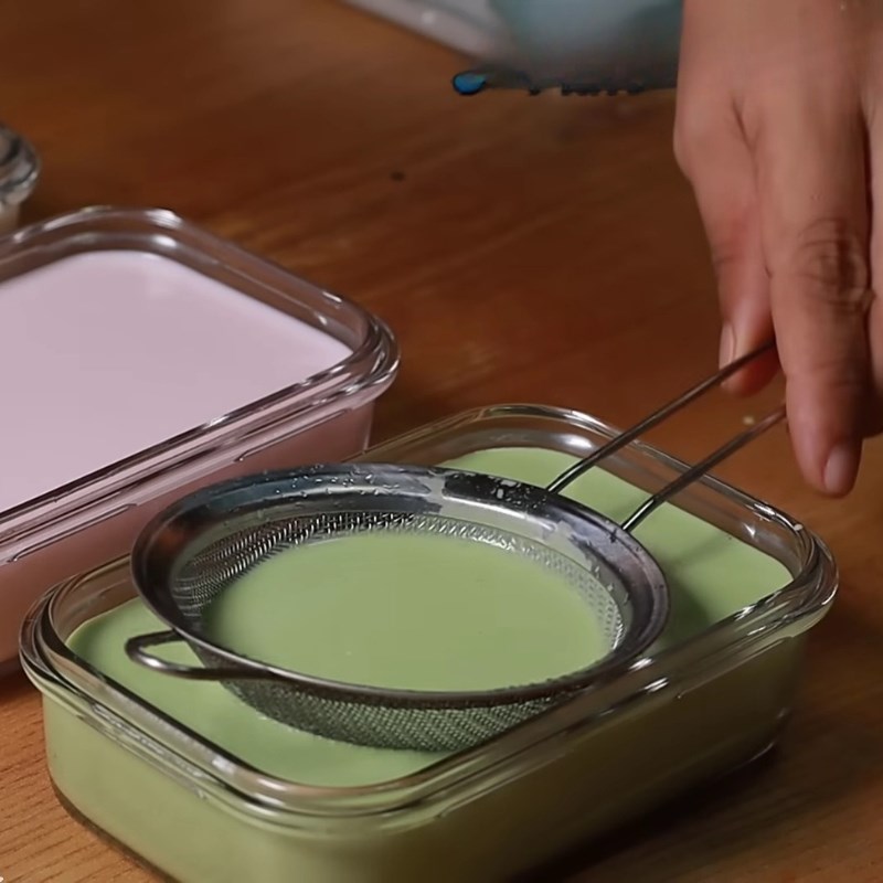 Bước 8 Đổ khuôn và làm đông thạch Chè khúc bạch bằng whipping cream