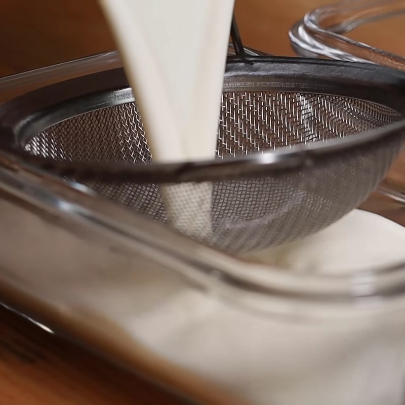 Bước 8 Đổ khuôn và làm đông thạch Chè khúc bạch bằng whipping cream