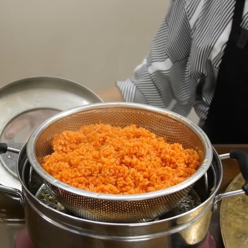 Bước 5 Đồ xôi lần 2 cho dẻo mềm xôi gấc miền Bắc