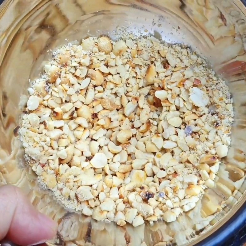 Bước 5 Giã đậu phộng Sốt tắc chấm bánh tráng