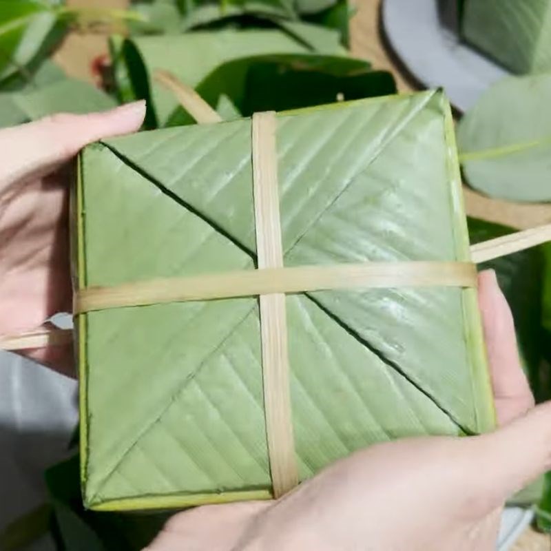 Bước 5 Gói bánh chưng bằng lá dong không cần khuôn cách gói bánh chưng bằng lá dong