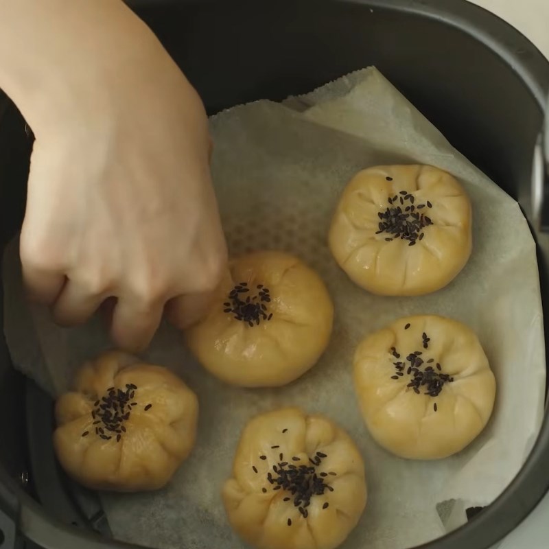 Bước 5 Gói bánh xíu páo và nướng vàng giòn Bánh xíu páo Nam Định