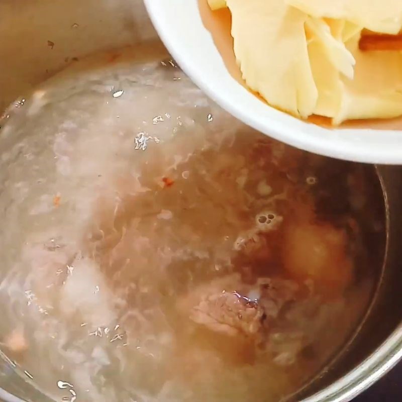 Bước 3 Hầm canh măng sườn canh măng sườn