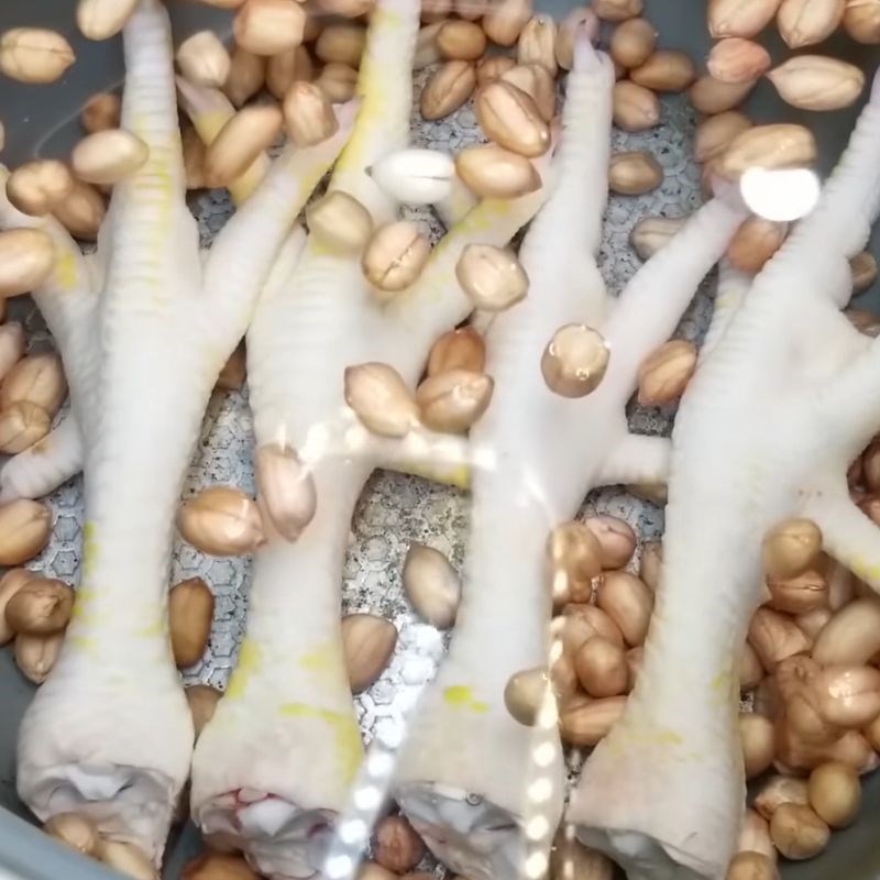 Bước 3 Hầm chân gà đậu phộng bằng nồi cơm điện Chân gà hầm đậu phộng