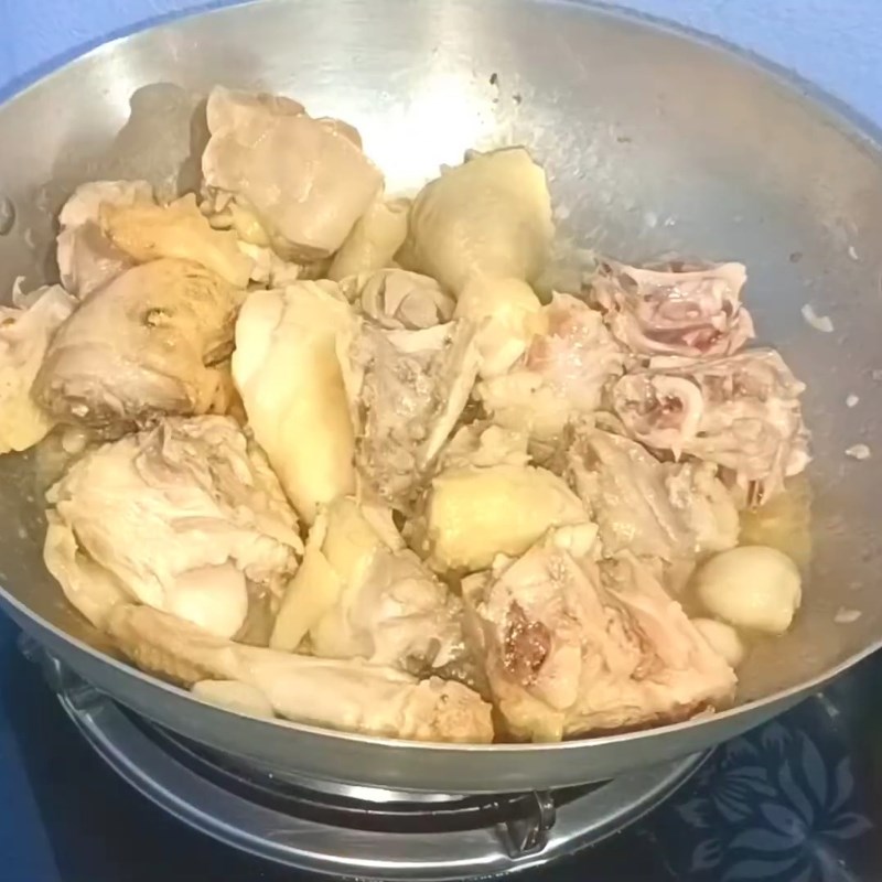 Bước 3 Hầm gà nấu nấm rơm ngọt nước Gà nấu nấm rơm