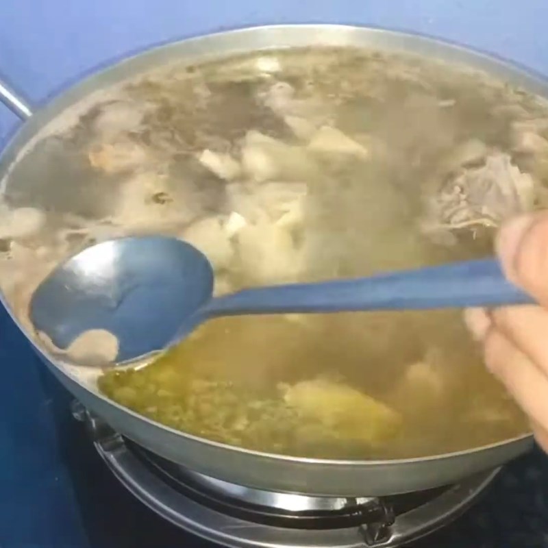 Bước 3 Hầm gà nấu nấm rơm ngọt nước Gà nấu nấm rơm