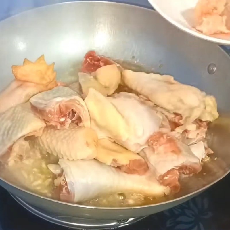 Bước 3 Hầm gà nấu nấm rơm ngọt nước Gà nấu nấm rơm