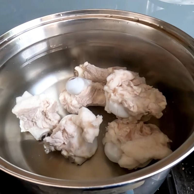 Bước 3 Hầm xương ống Nước lèo bánh canh