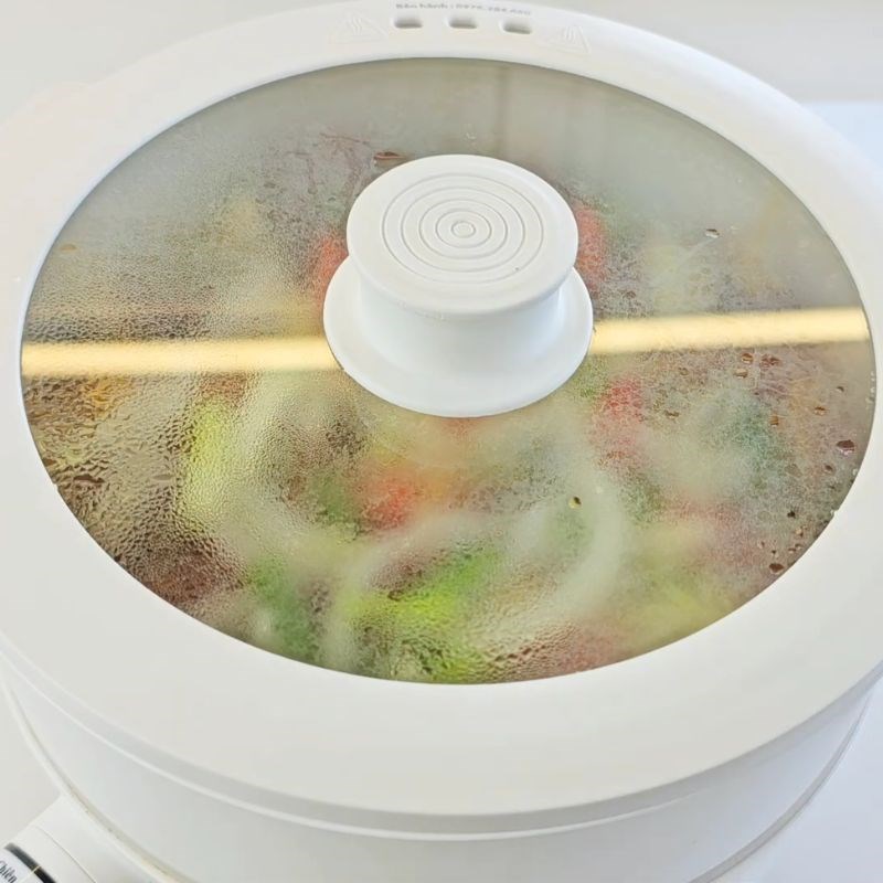 Bước 3 Hấp bắp bò với lá tía tô Bắp bò cuốn bánh tráng