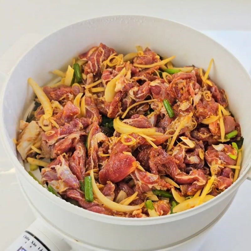 Bước 3 Hấp bắp bò với lá tía tô Bắp bò cuốn bánh tráng