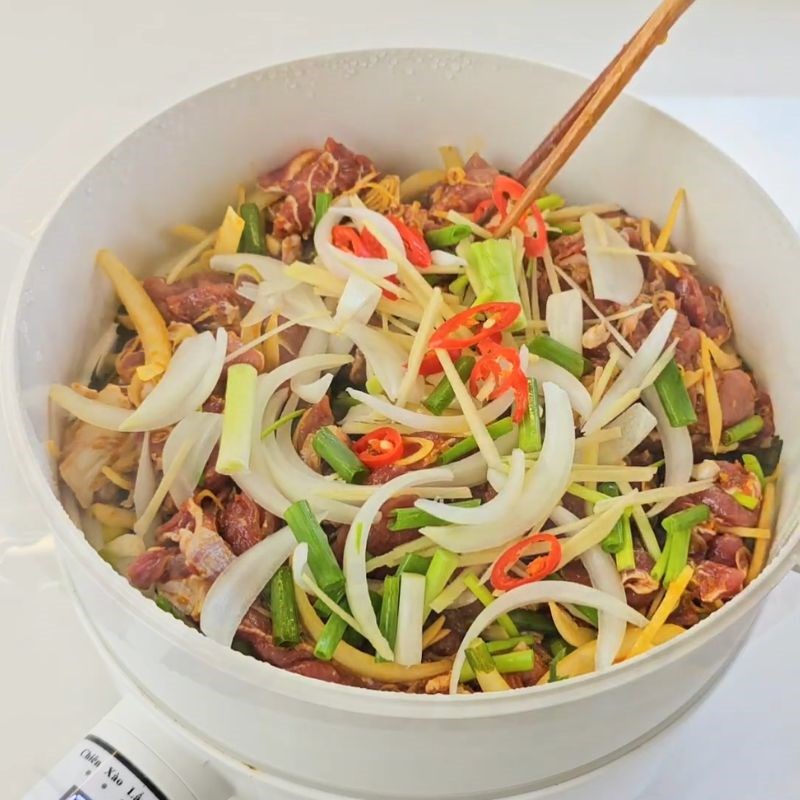 Bước 3 Hấp bắp bò với lá tía tô Bắp bò cuốn bánh tráng