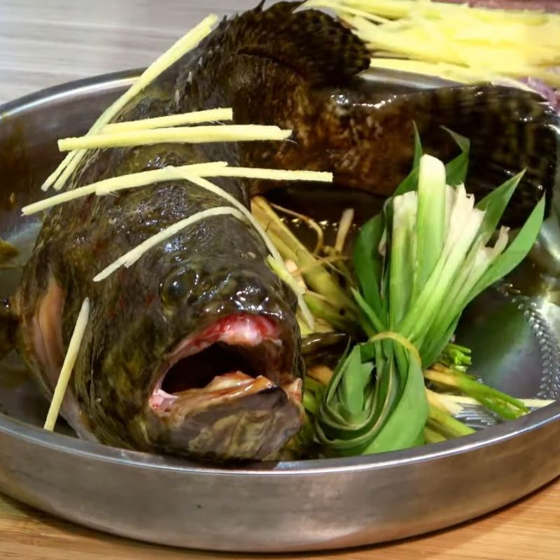 Bước 3 Hấp cá bống mú kiểu Hồng Kông cá bống mú hấp hồng kông