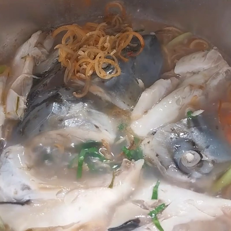 Bước 4 Hoàn thiện món canh chua bắp chuối Canh chua hoa chuối đầu cá hồi